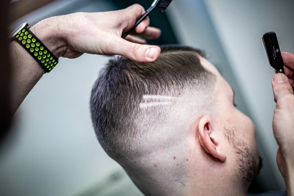 Detail: zaholení kontur břitvou