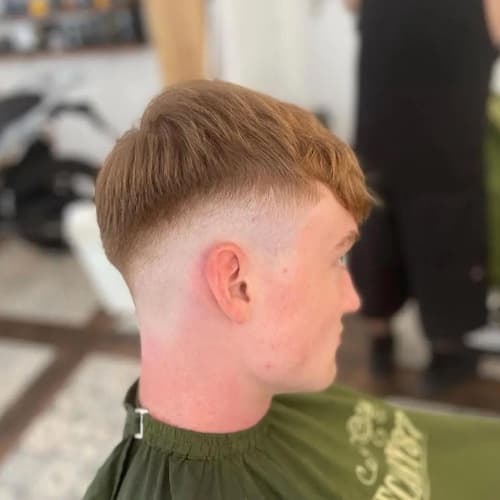 Taper fade na zrzavých vlasech